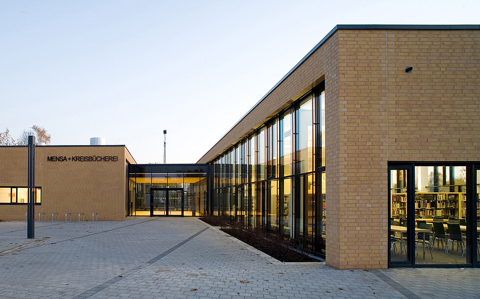 Julius Spiegelberg Gymnasium, Mensa und Bibliothek
